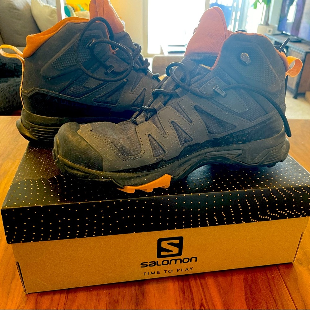 New in Box-Salomon waterproof hiking boots 7.5 Women